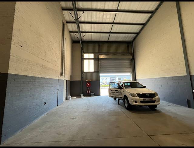 342M² WAREHOUSE TO LET IN STIKLAND INDUSTRIAL